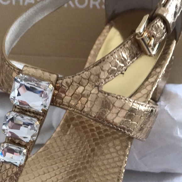 Ladies Michael by Michael Kors Sandals leather Tstrap  Marigold Rhinestones 8.5m - Picture 5 of 15
